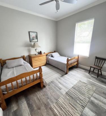 Gulfport Casa | Walk or Bike Ride to beach and Centrally located