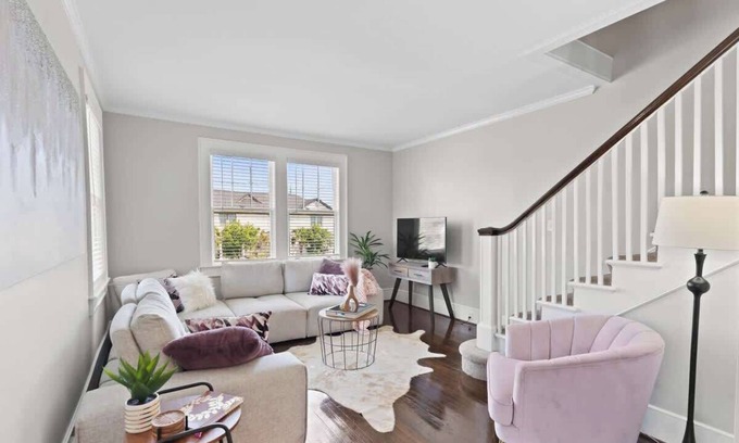 Columbia Condominio | Walk To 5 Points, King Bed, 3 TVs, Outdoor Patio