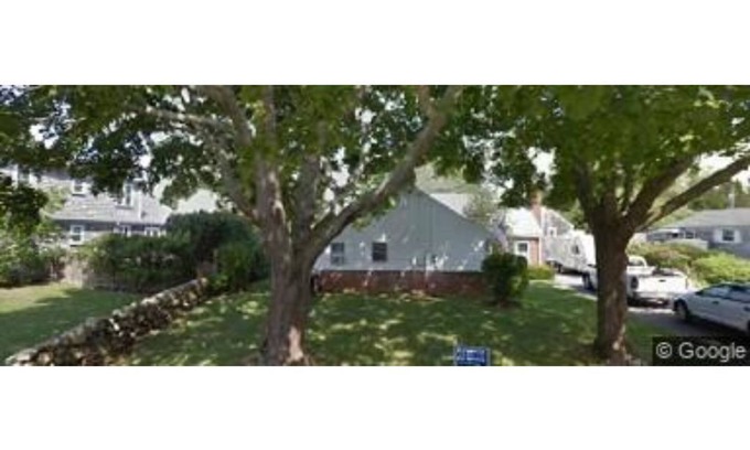 Dartmouth Casa | Walk to a private neighborhood beach