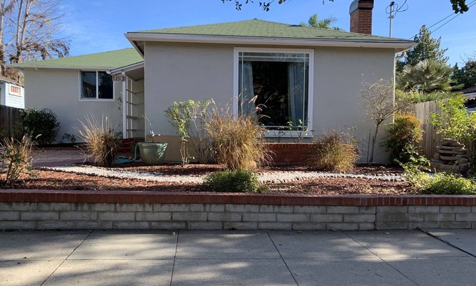 Oak Park Casa | Walk to All ☀️ Spacious HOUSE 🏠 w/Yard & Parking ❤️