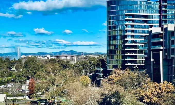 City West Apartamento | Walk to ANU - Exclusive apartment with secure parking, gym, pool and sauna.