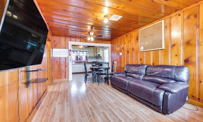 Henderson Casa | Walk to Atchafalaya Basin: Quiet Getaway w/ Yard