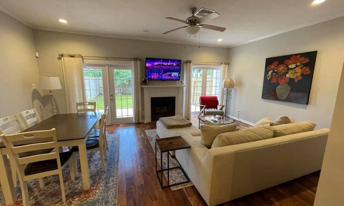 Bayshore Beautiful Casa | Walk to Bayshore Boulevard Townhome