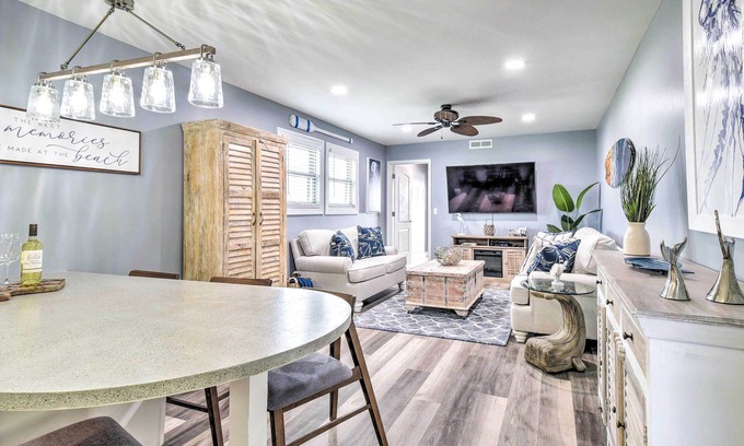 North Myrtle Beach Condominio | Walk to Beaches: North Myrtle Beach Condo!