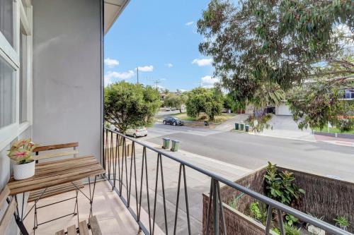 West Beach Apartamento | Walk to Beach And Cafes Near City And Airport