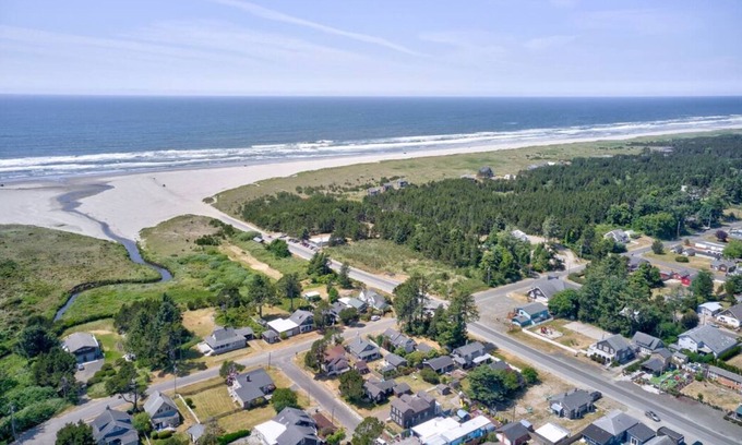 Ocean Park Casa | Walk to Beach and Town, Fire Pit, BBQ (Bungalows123)