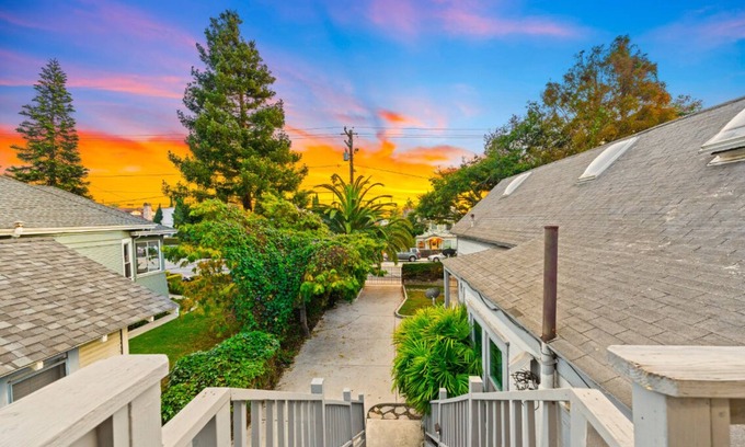 Ventura Casa | Walk To Beach! Clean & Super Comfy, Great Location