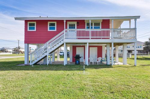 Galveston Casa | Walk to Beach Galveston Home with Patio and Balcony!