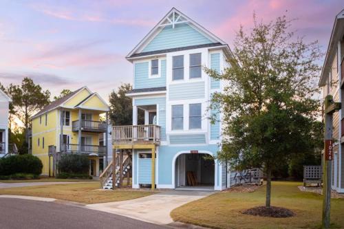 Corolla Light Casa | Walk to Beach Hot Tub Resort with Community Pool