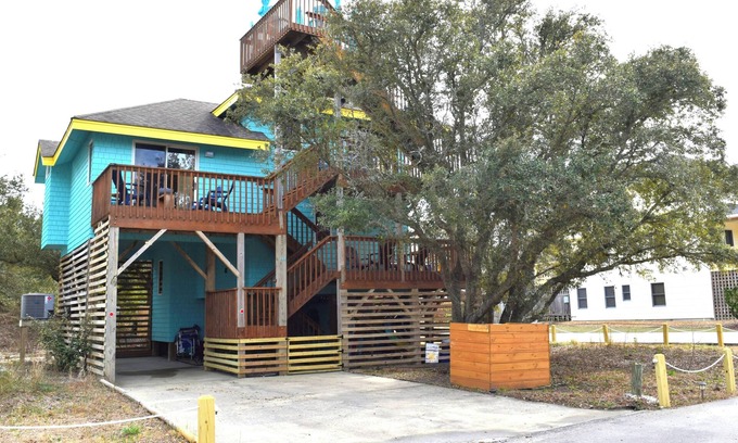Ocean Sands Casa | Walk to Beach, Jacuzzi, Treetop Deck, Outdoor Bath, Love Pets!