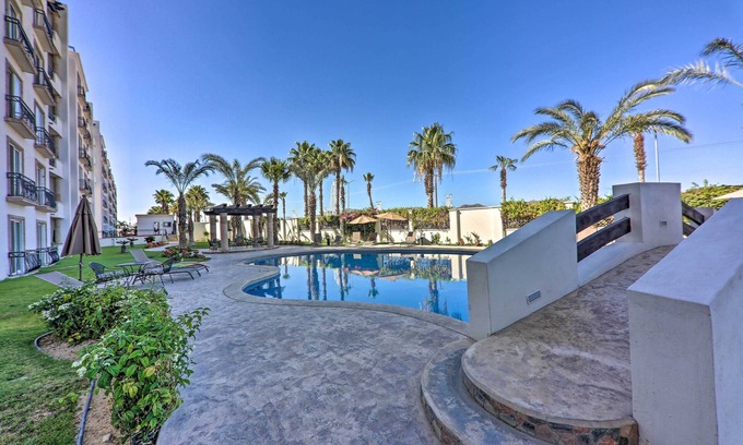 El Medano Ejidal Apartamento | Walk to Beach: Modern Cabo Condo w/ Balcony!