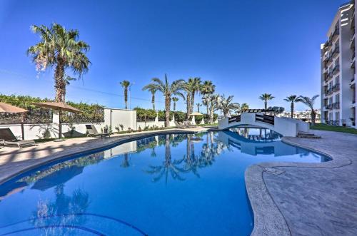 El Medano Ejidal Apartamento | Walk to Beach Modern Cabo Condo with Balcony!