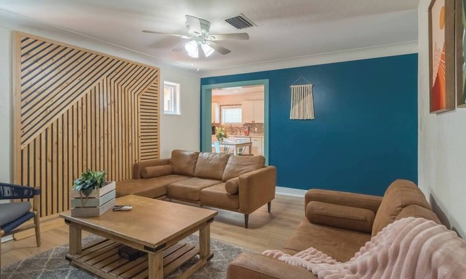 Daytona Beach Casa | Walk to Beach & Ocean Center / Garage / 60' Driveway. PETS OK!