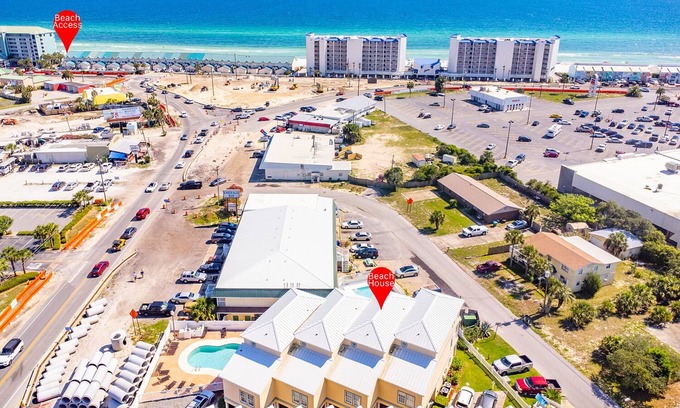 El Centro Beach Casa | WALK TO BEACH! Spacious, Sleeps 12! Gulf View, Pool
