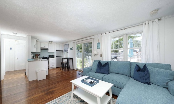 Hyannis Apartamento | ¡NUEVO LISTADO! Captain Gosnold Village - Casa de campo de lujo de 1 dormitorio (5B) - A pie de la playa y de la calle principal