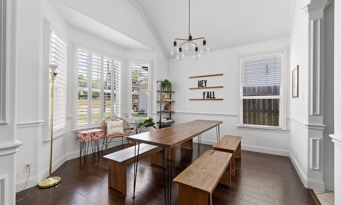 Oak Cliff Casa | Walk to Bishop Arts | Big Back Yard | Dog Friendly