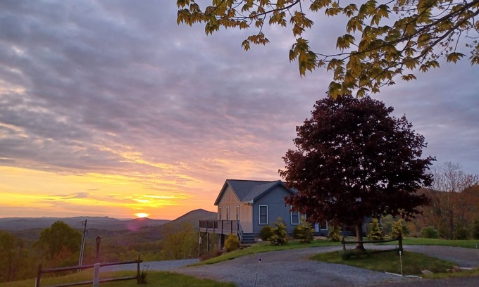 Sparta Casa | Walk to Blue Ridge Parkway/Waterfalls