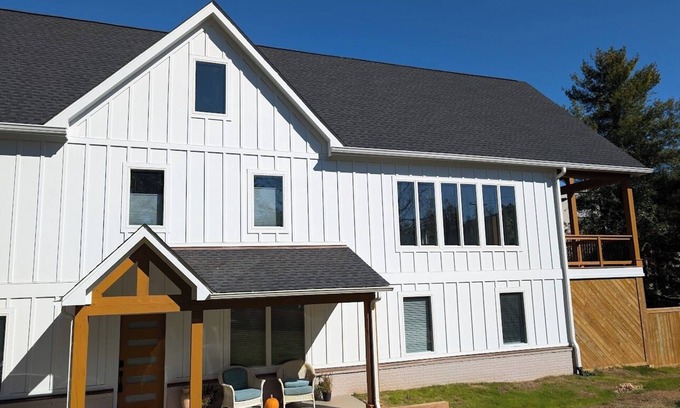 North Downtown Apartamento | Walk to breweries, live music, restaurants, parking, fenced yard.