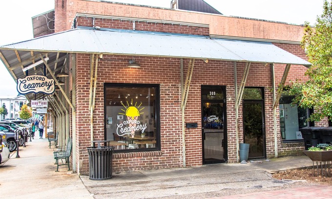 Oxford Condominio | Walk to Campus & The Square with 2 Parking Spaces!