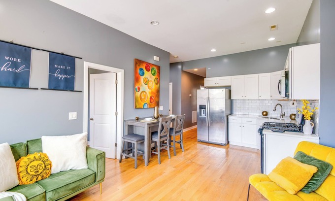 Grand Boulevard Casa | Walk to Chicago's Shops & Eats: Bronzeville Duplex