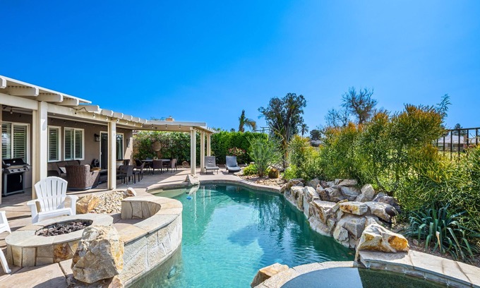 Indio Casa | A pie de Coachella / Cerca de caballos y de perros Mostrar magnífico muy actualizado Pool Home