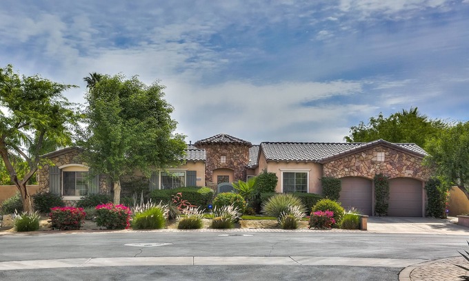 Indio Casa | Camina hasta Coachella y diligencia. Piscina privada, spa, hoguera, mesa de billar, casita