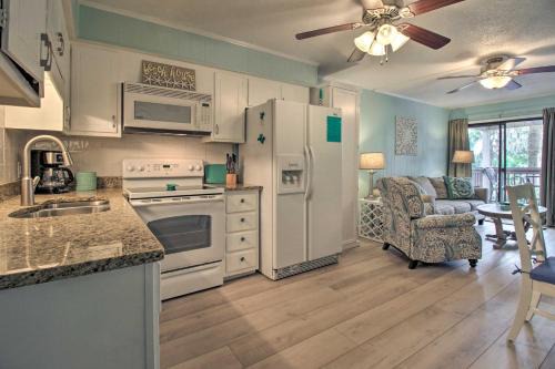 North Forest Beach Apartamento | Walk to Coligny Beach Park Family-Friendly Villa