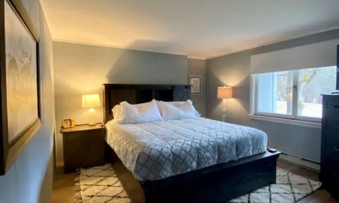 North Conway Condominio | Walk to Cranmore and North Conway Village! Condo w/ AC, W/D, Pool