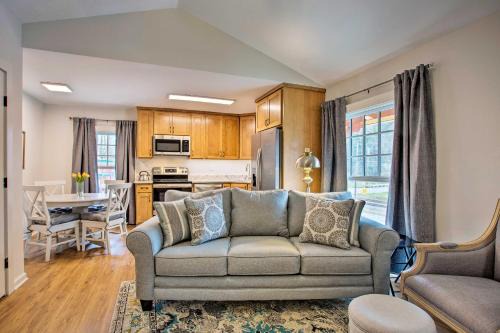 Saluda Apartamento | Walk to Dining Saluda Main Street Retreat!
