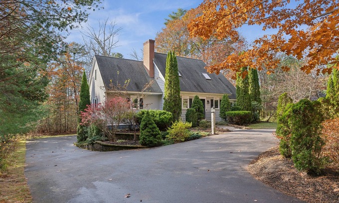 Kennebunk Casa | Walk to Dock Square! Firepit, Ping Pong, & Games!