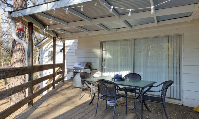 Murphys Casa | Walk to Downtown: Eclectic Murphys Home w/ Decks!