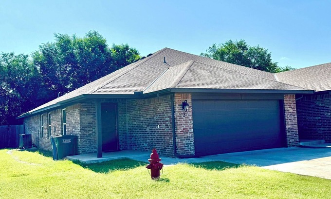 Edmond Casa | Walk to Downtown Edmond! Pet Friendly, Garage Access, King Bed!