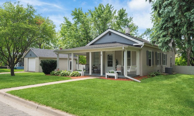 Prescott Casa | Walk to Downtown Prescott Shops, Dining and Riverfront at Cardinal Cottage