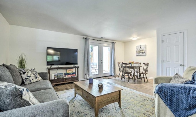 Taylor's Pond Casa | Walk to Dtwn and Breweries Townhome in Cary!