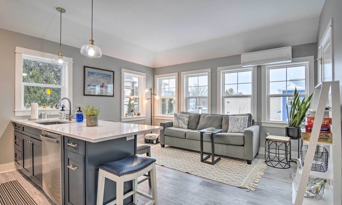 Charlevoix Casa | Walk to Dtwn: Charlevoix Townhome w/ Fireplace