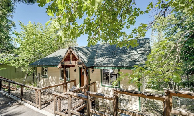 Twain Harte Cabaña | Walk to Dtwn: Charming Family Cabin in Twain Harte