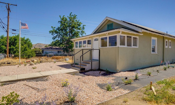 Tehachapi Casa | Walk to Dtwn Tehachapi: Updated Getaway w/ Yard!