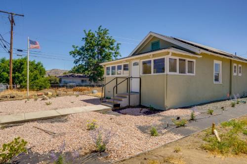 Tehachapi Casa | Walk to Dtwn Tehachapi Updated Getaway with Yard!