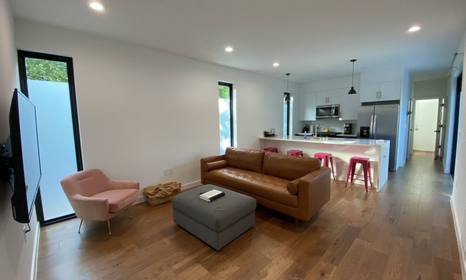 East Cesar Chavez Casa | Walk to East Austin restaurants + pets welcome