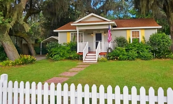 St. Marys Casa | Walk to Ferry/ Private Pool/ Dogs ok!/ Fenced Yard/ Entire Home
