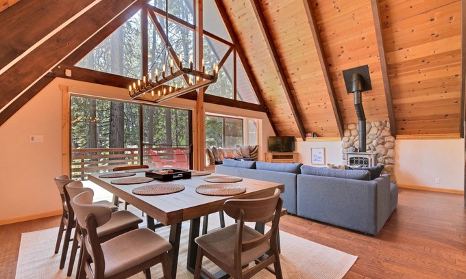 Arnold Cabina | WALK TO FLY-IN LAKE + ACCESS TO SNOWFLAKE LODGE