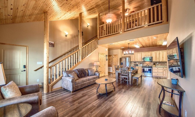 Gruene Condominio | Walk to Gruene Hall and Shops! Dance the night away!