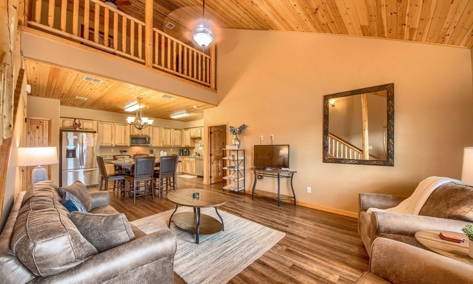 Gruene Condominio | Walk to Gruene Hall and Shops! Dance the night away!