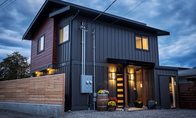 Okanagan-Similkameen Casa | Almacenamiento seguro para bicicletas / equipos de 2 dormitorios y 3 baños de nueva construcción