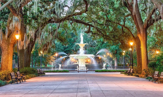 Historic Downtown Savannah Casa | Walk to Iconic Forsyth Park! + Off Street Pkg-KingBed-1GBWfi-SmTV-FullKitch-W/D