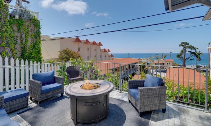 Village of La Jolla Cabaña | Walk to La Jolla Cove: Dtwn Cottage w/ Ocean View!