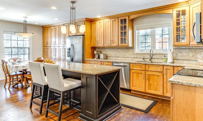 Zionsville Casa | Walk to Main St and Parks Zionsville Village Home