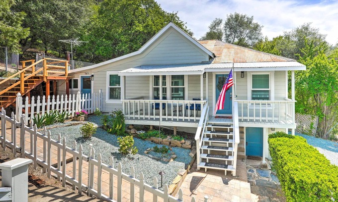 Sutter Creek Cabaña | Walk to Main St: Historic Cottage in Sutter Creek