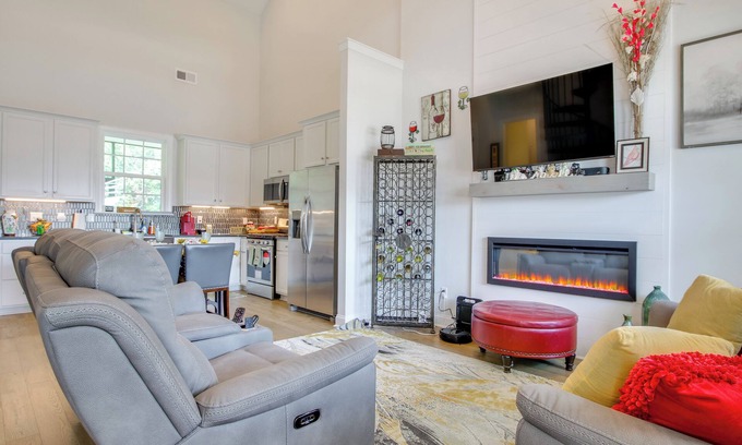 Greenwood Cabaña | Walk to Marina: Lake Greenwood Retreat w/ Hot Tub