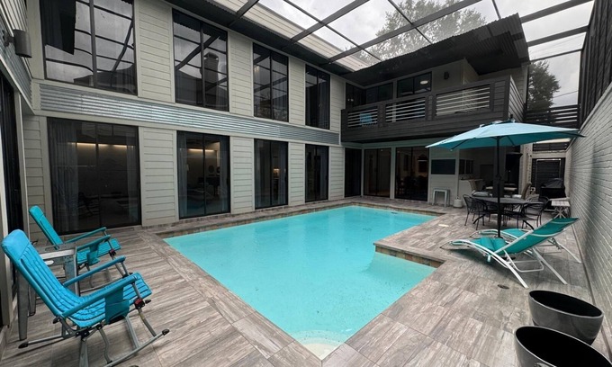 Southgate Casa | Walk to Med Center PRIVATE POOL! 5 bedrooms, 3.5 baths renovated fully furnished